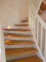 Holztreppe mit Beleuchtung - 