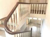 über das Treppenhaus ins Obergeschoss - 