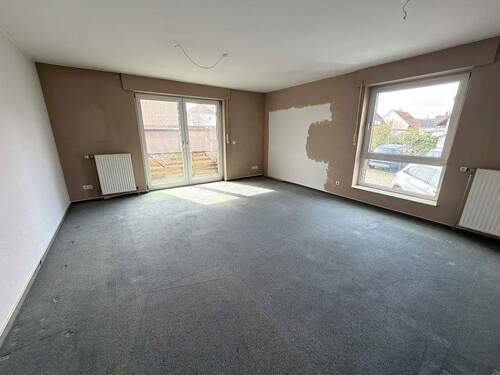 Hausansicht mit Terrasse/Balkonen - 