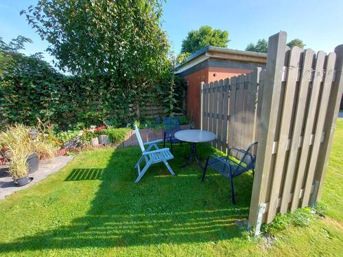 kleine Whg. EG - Sitzecke im Garten - 