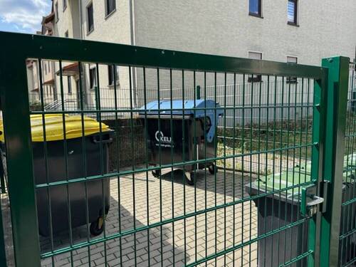 Müllplatz zum Haus - 