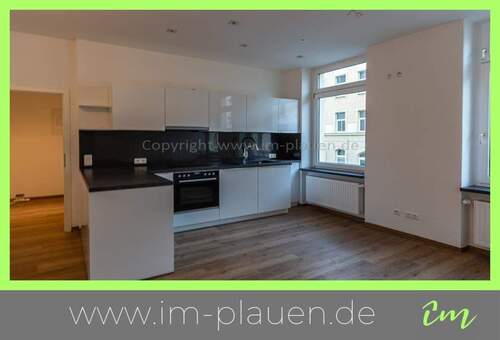 Küche mit EBK - 3 Zimmerwohnung mit Vinylboden, Einbauküche, Badmöbel, großzügigen 10m² Balkon zur Miete in Plauen