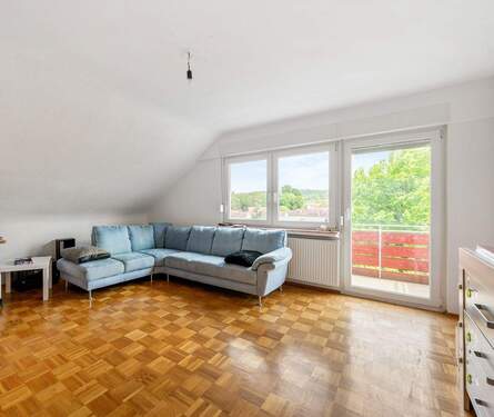 Wohnzimmer mit Balkon - 