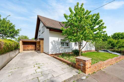 Eingangsbereich mit Garage - 