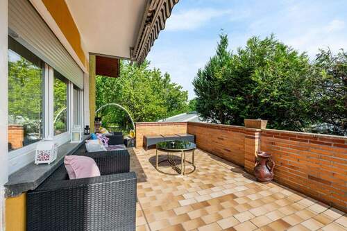 Klasse Terrasse - 7 Zimmer Mehrfamilienhaus, Wohnhaus in Sulzfeld