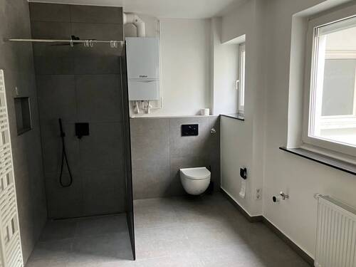 Bad mit bodengleicher Dusche... - 