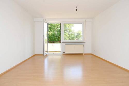 Wohnzimmer - 4 Zimmer Etagenwohnung in Filderstadt