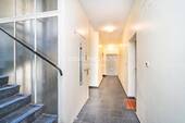 Treppenhaus - Einfamilienhaus zum Kaufen in Berlin