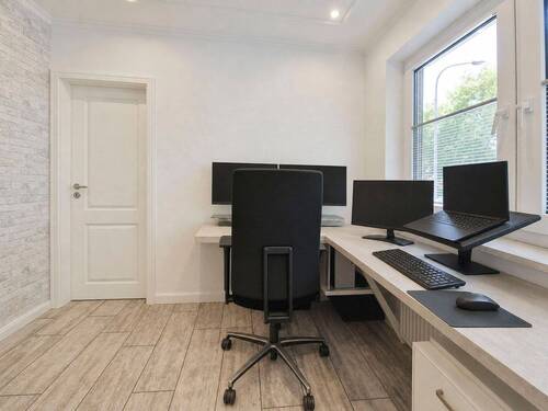 Büro im Erdgeschoss - 5 Zimmer Einfamilienhaus in Itzehoe