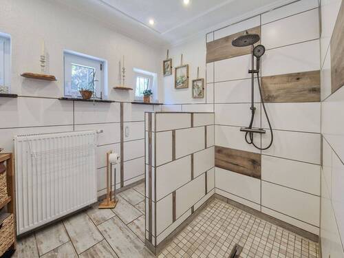Badezimmer im Erdgeschoss - 