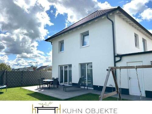 Titelbild 2 - Neuwertiger, heller gutgeschnittener Familienwohnsitz