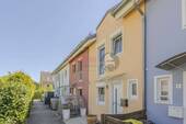 Aussenansicht - Bezugfreies Reihenmittelhaus in guter Lage mit Einzelgarage zu verkaufen