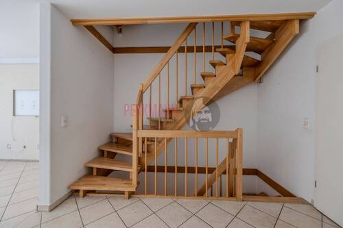 Treppe - Reihenmittelhaus mit 145,00 m&sup2; in Unterschleißheim zum Kaufen