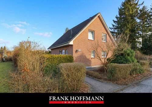 V8728 Titelbild - Vermietetes, gepflegtes Einfamilienhaus mit Carport in Hamburg-Langenhorn