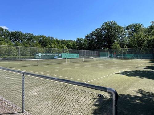 Tennisplätze - 