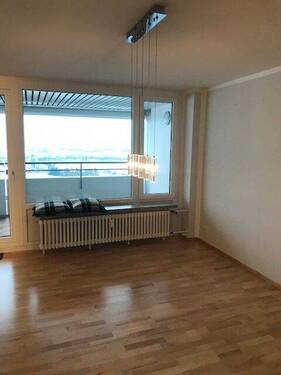 Wohnzimmer - 3 Zimmer Etagenwohnung zum Kaufen in Stuttgart