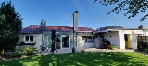 Rückseite mit Terrasse - Etwas Besonderes- Bungalow in Top-Lage