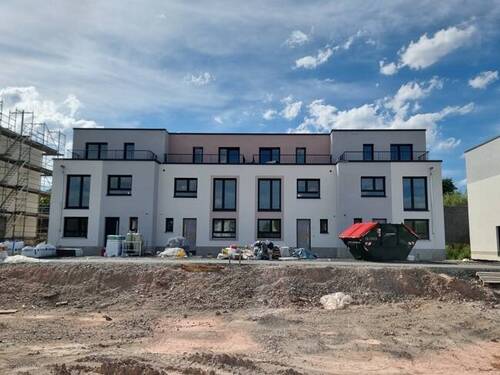 Ansicht Front - 6 Zimmer Reihenendhaus in Hanau-Steinheim