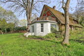 Hausansicht mit Garten - 