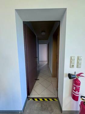 Zugang zum Büro von der Werkshalle - 