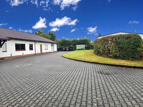 Außenansicht Straßenseite - Halle in Glauberg