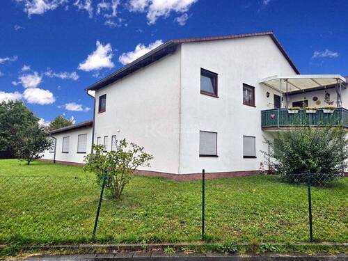 Rückseite Büro/Wohnung und Gartenfläche - Halle in Glauberg zum Kaufen