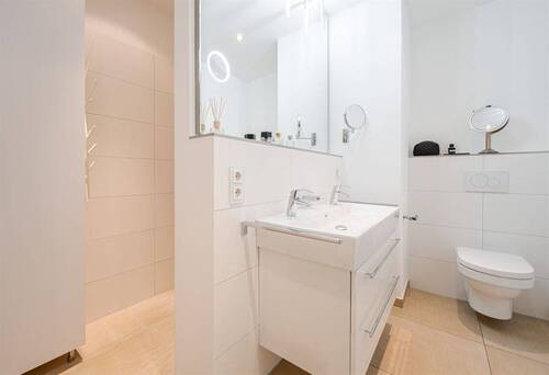 1 Bad - Immobilien-Richter: Wohn- Geschäftshaus in bester Lage in Düsseldorf Düsseltal