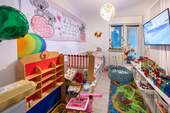 Kinderzimmer mit Zugang zum zweiten Balkon - 