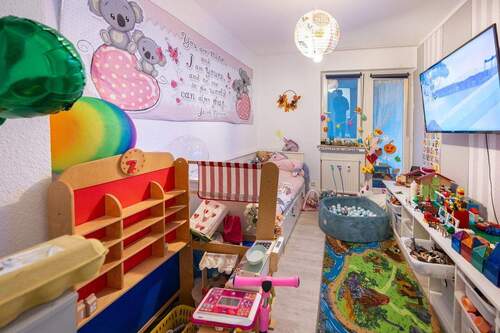 Kinderzimmer mit Zugang zum zweiten Balkon - 