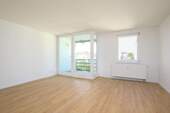Wohnen - HIER BLEIBEN KEINE WÜNSCHE OFFEN Moderne 2-Raum-Wohnung mit Balkon, EBK & PKW-Stellplatz