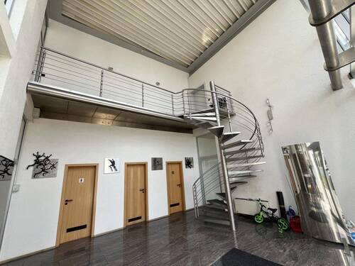 Treppenhaus - Büro mit 106,70 m&sup2; in Nufringen zur Miete