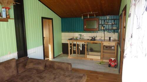 Wohnzimmer und offene Küche - 