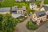 Ansicht des Anwesens - Wein aus besten Lagen ist immer eine gute Investition - Weingut, Gastronomie u. Gästehaus a.d. Mosel