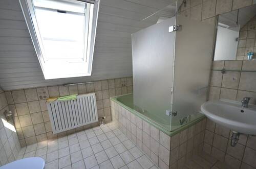 Bad - 3 Zimmer Etagenwohnung zum Kaufen in Steinenbronn