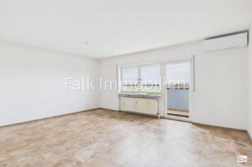 Wohn-/Esszimmer mit Klimagerät und Zugang Loggia - Etagenwohnung mit 90,50 m&sup2; in Brühl zum Kaufen