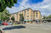 Hausansicht - 4,5 Zimmer - renoviert - zentrale Lage