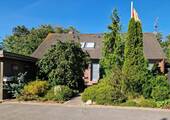 Hausansicht - Topgepflegtes Einfamilien-Ferienhaus auf traumhaftem Grundstück
