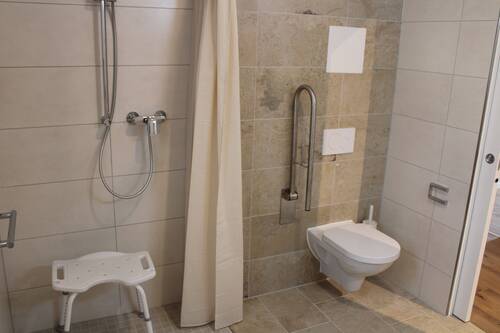 Das Bad mit Fenster.JPG - 