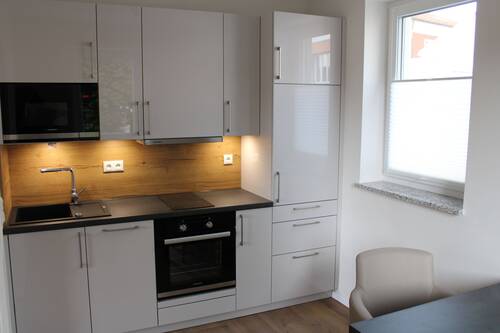 Die Einbauküche.JPG - Etagenwohnung mit 71,60 m² in Velden zur Miete