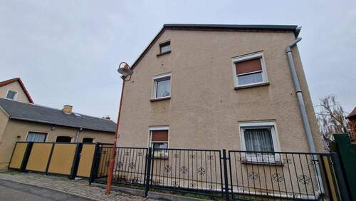 Hausansicht - Einfamilienhaus mit 120,00 m&sup2; in Pegau zum Kaufen