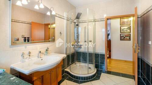 1. OG Badezimmer 1 2 - 