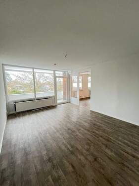 Wohnzimmer - Familiengerechte 4-Zimmer-Wohnung in ruhiger Sackgassenlage!