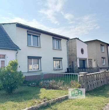 Hausansicht - 4 Zimmer Mehrfamilienhaus, Wohnhaus zum Kaufen in Zörbig