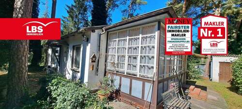 Hausansicht mit Garage - Handwerker aufgepasst! Einfamilienhaus auf großem Grundstück in Ruhiglage