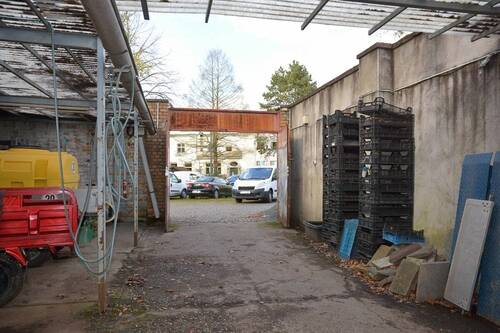 Hofbereich mit Tor - 