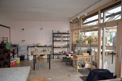 großer Raum1 - vermietete Gewerbeimmobilie in Köln zu verkaufen.