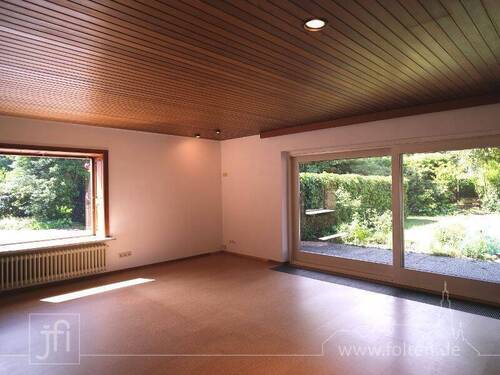 großzügiges Wohnzimmer - 6 Zimmer Einfamilienhaus in Leer (Ostfriesland)