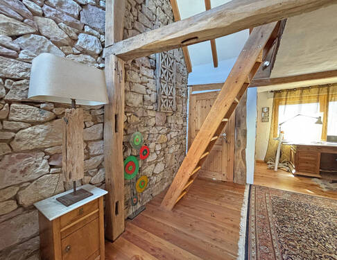 Treppe zur Galerie - 3 Zimmer Reihenendhaus in Weinheim / Hohensachsen