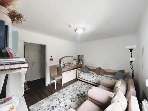 Wohnzimmer - Vermietete 4 Zimmer-Dachgeschoss-Wohnung in Erdmannhausen