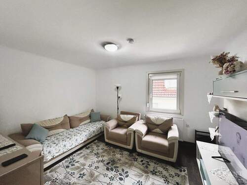 Wohnzimmer - 4 Zimmer Etagenwohnung zum Kaufen in Erdmannhausen